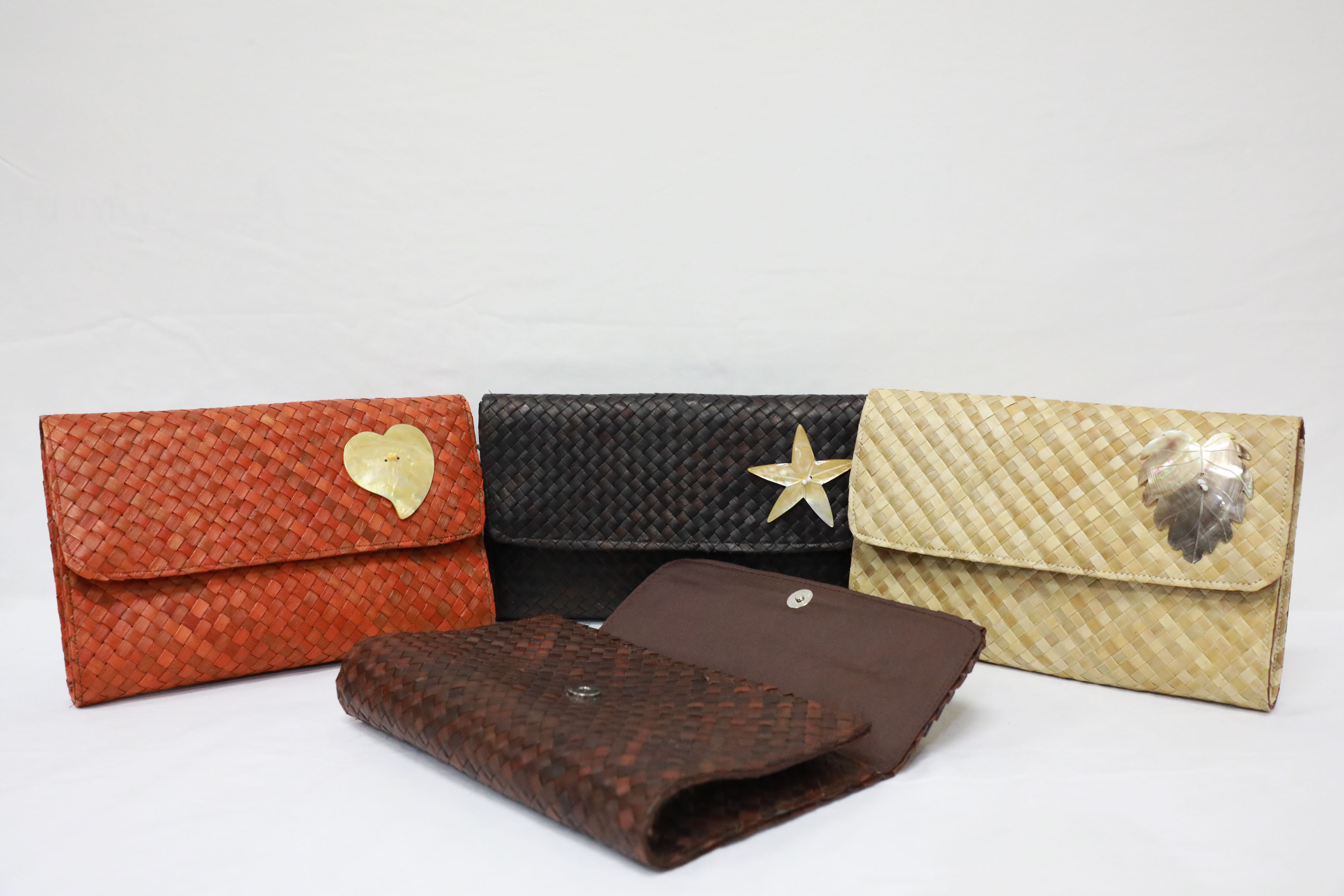 Lauhala Clutch w/Shell (11x7x2)